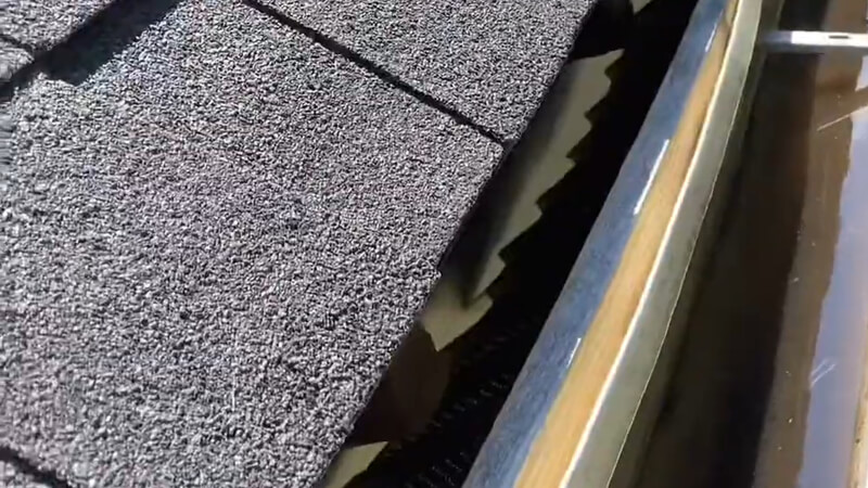 gap between fascia and gutter